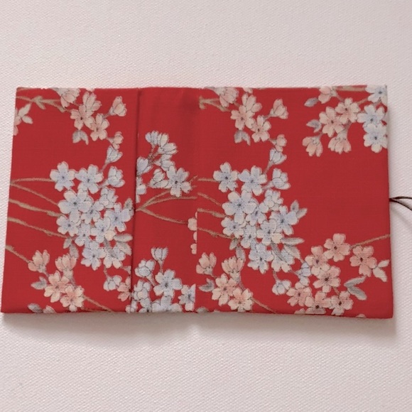 ⭐️HOST PICK 🥳 New Beautiful Cherry Blossom Tissue Pouch - Picture 3 of 7